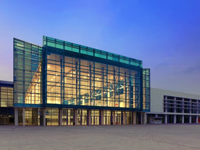 Marco de acero ligero Prefabring Metal Building Steel Structure Conference Hall