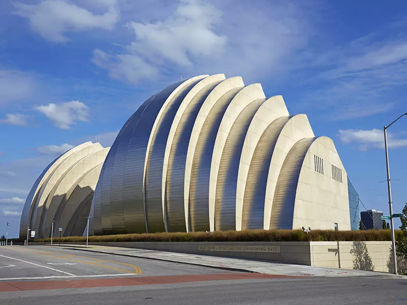 Edificio de museo de acero