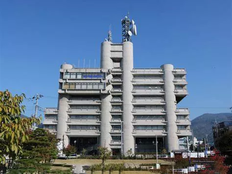 ¿Cuál es el costo de un edificio de transmisión de estructura de acero?